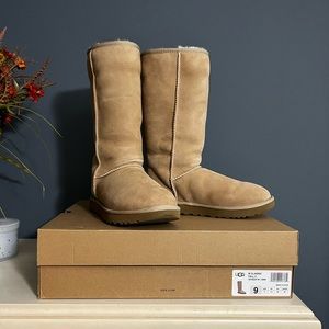 Ugg Classic II Tall Boots in Tan (Size 9)